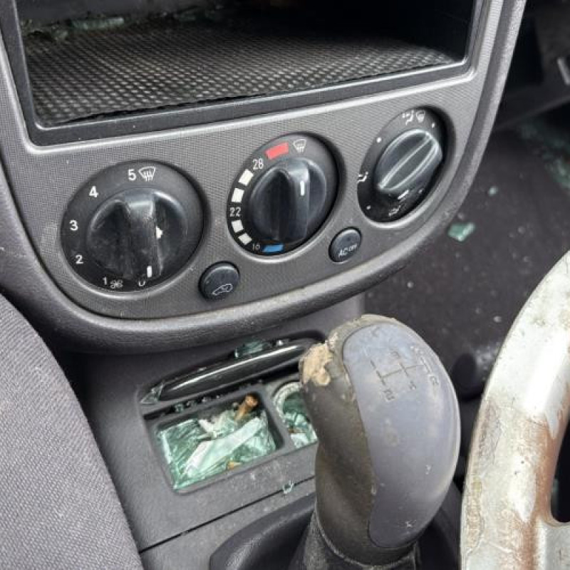 Pare boue avant gauche MERCEDES CLASSE A 168 Photo n°13