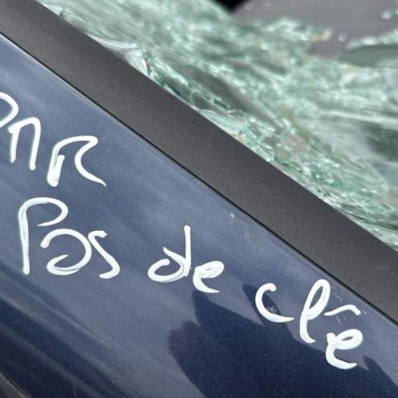 Pare boue avant gauche MERCEDES CLASSE A 168 Photo n°15