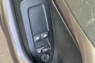 Pare boue avant droit PEUGEOT 2008 1