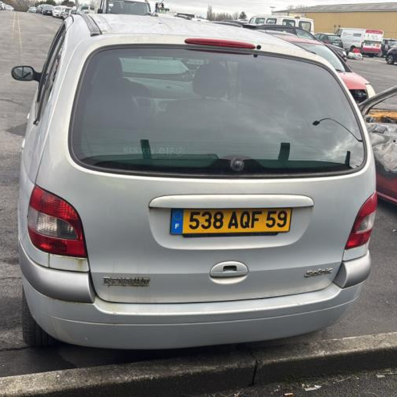 Pare boue avant droit RENAULT SCENIC 1 Photo n°9