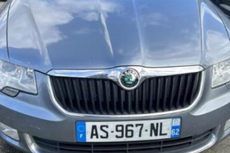 Pare boue avant gauche SKODA SUPERB 2