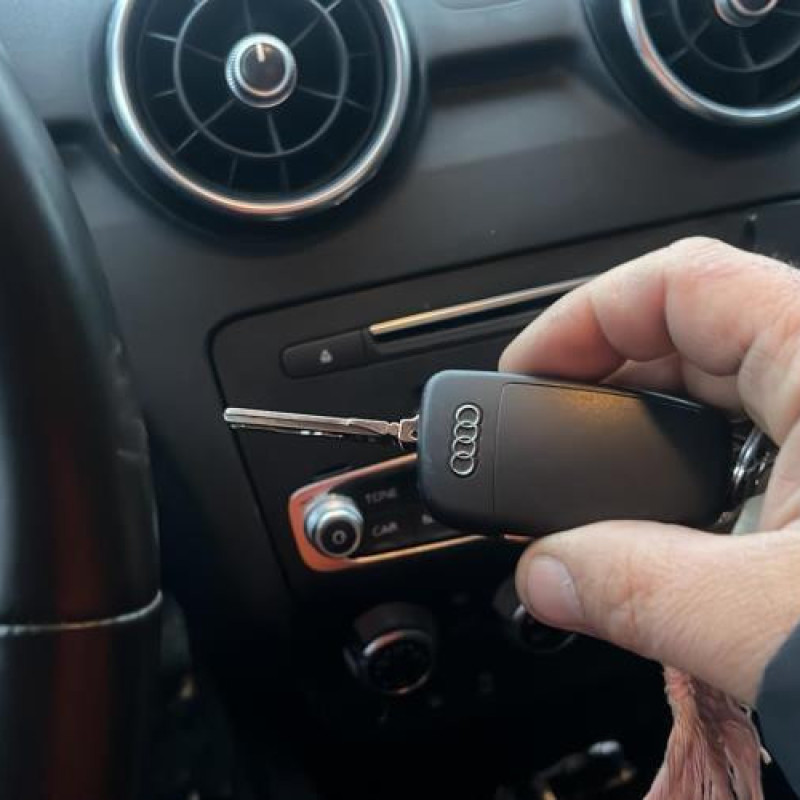 Pretensionneur de ceinture avant droit AUDI A1 1 Photo n°7