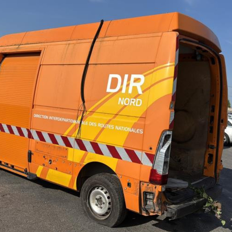 Pretensionneur de ceinture avant droit RENAULT MASTER 3 Photo n°8