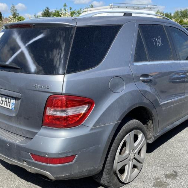 Pretensionneur de ceinture avant droit MERCEDES CLASSE M 164 Photo n°6