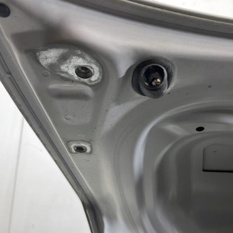 Malle/Hayon arriere BMW SERIE 1 E88 Photo n°8