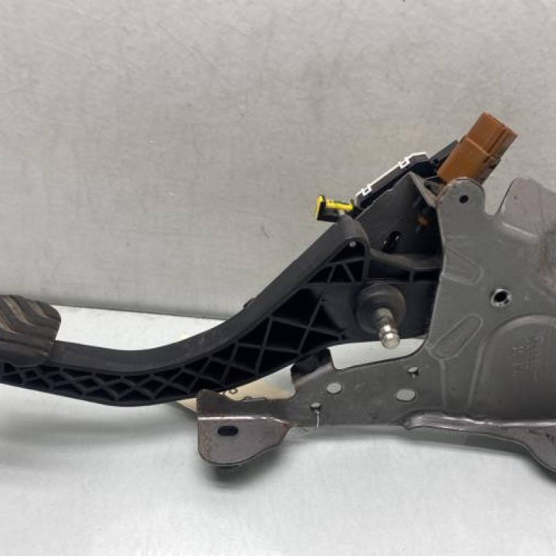 Pedale d'embrayage NISSAN QASHQAI 2 Photo n°1