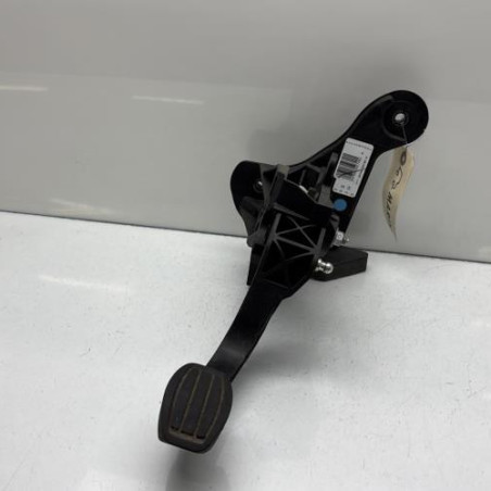 Pedale d'embrayage PEUGEOT 208 2 Photo n°1