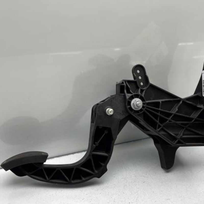 Pedale d'embrayage PEUGEOT 208 2 Photo n°3