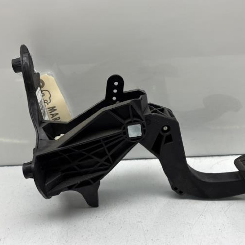 Pedale d'embrayage PEUGEOT 208 2 Photo n°4