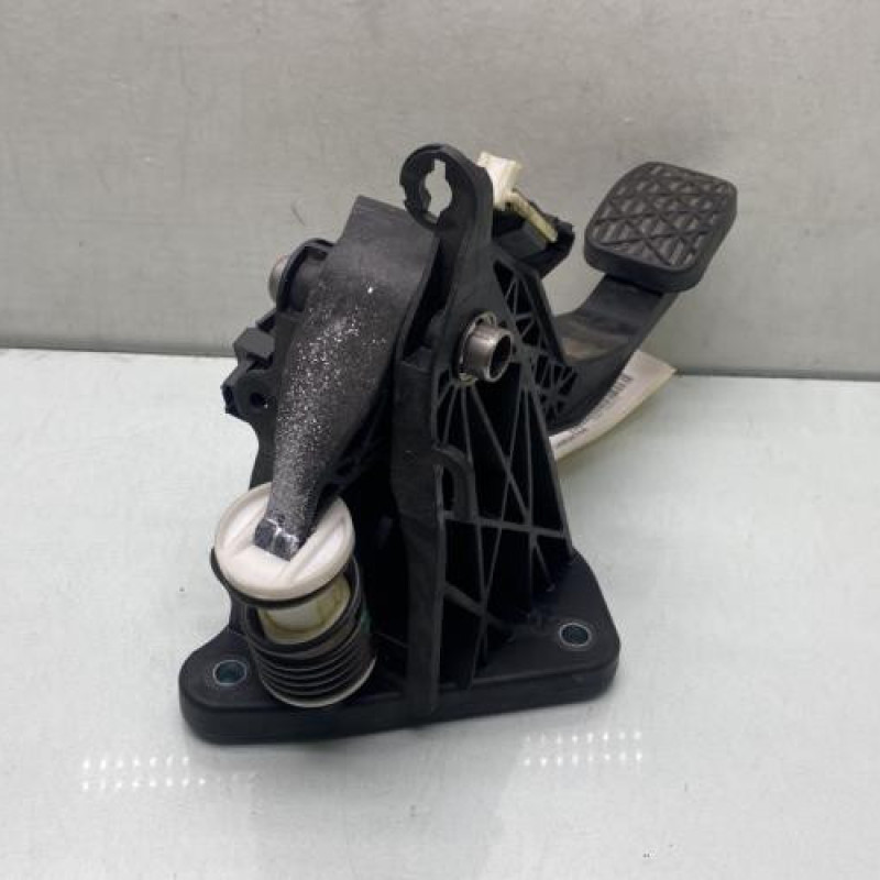 Pedale d'embrayage MERCEDES CLASSE A 176 Photo n°3