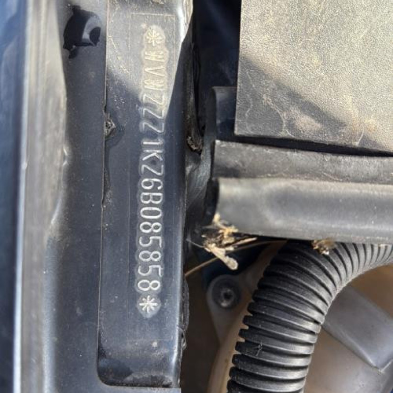 Porte avant droit VOLKSWAGEN GOLF 5 Photo n°16