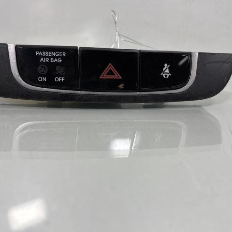 Bouton de warning HYUNDAI IX 35 Photo n°1