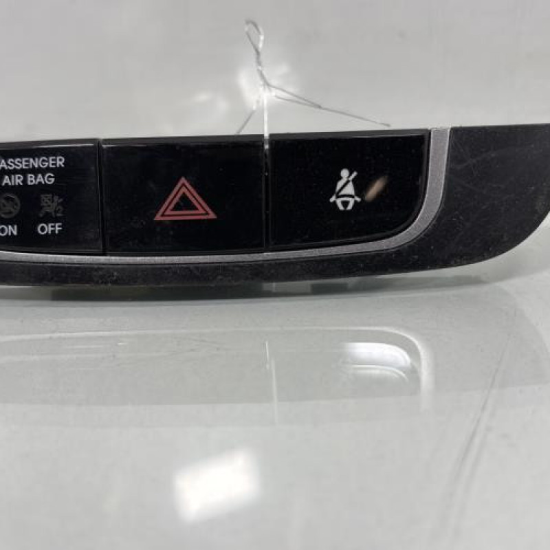 Bouton de warning HYUNDAI IX 35 Photo n°3