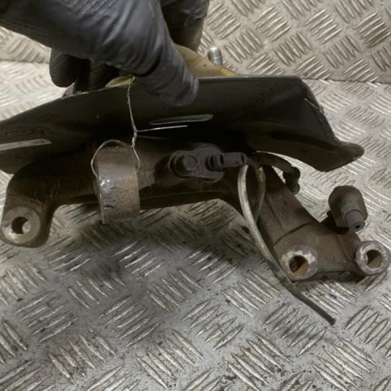 Pivot de moyeu avant gauche HYUNDAI IX 35 Photo n°4