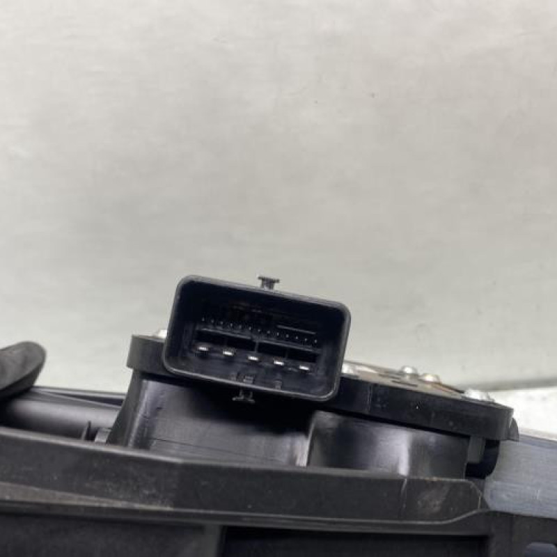 Bloc electrique de frein a main PEUGEOT 5008 1 Photo n°4