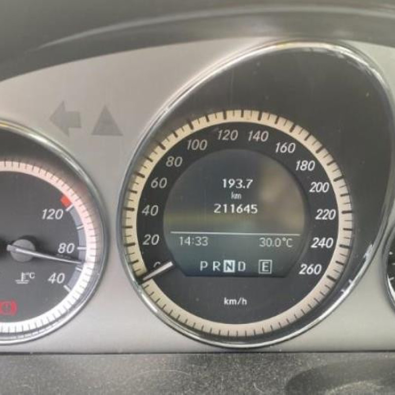 Crochet de remorquage MERCEDES CLASSE C 204 Photo n°17