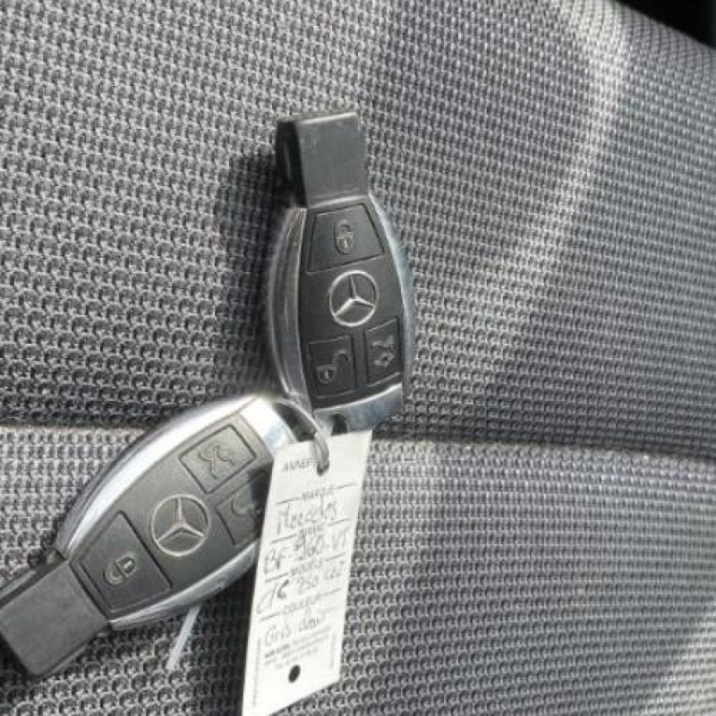 Crochet de remorquage MERCEDES CLASSE C 204 Photo n°20