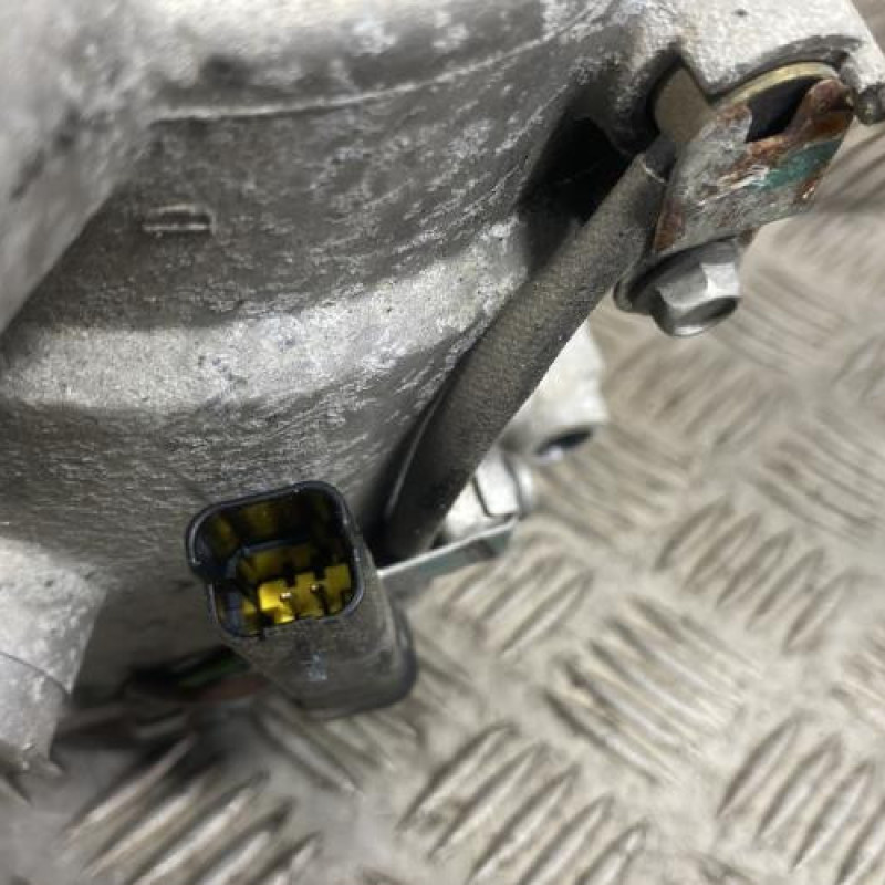 Compresseur clim PEUGEOT 208 2 Photo n°2