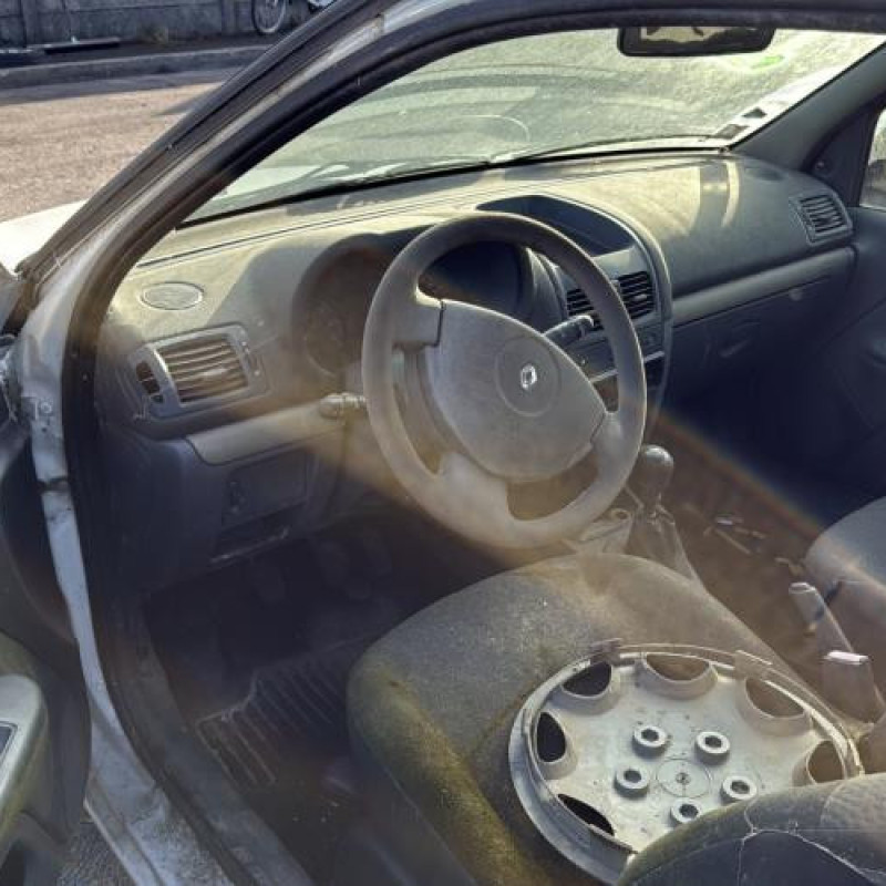 Capot RENAULT CLIO 2 Photo n°15
