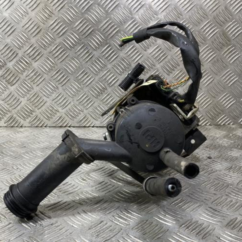 Pompe de direction PEUGEOT 3008 1 Photo n°4