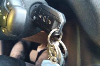 Pretensionneur de ceinture avant droit PEUGEOT 208 1