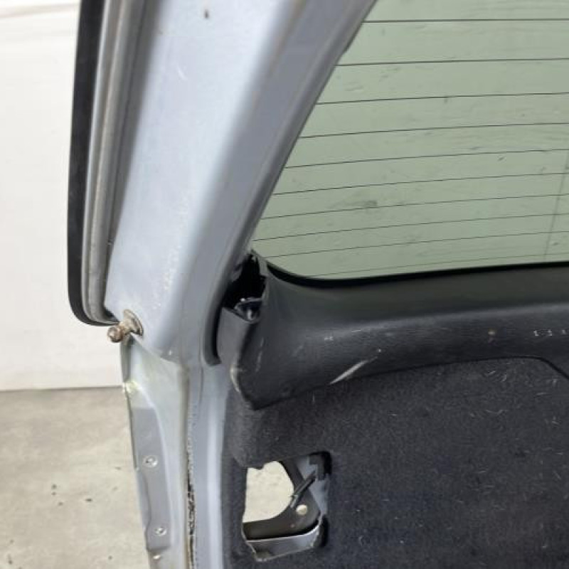 Malle/Hayon arriere TOYOTA AVENSIS 3 Photo n°11