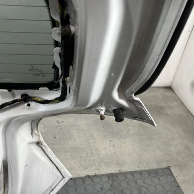 Malle/Hayon arriere MERCEDES CLASSE A 176 Photo n°8