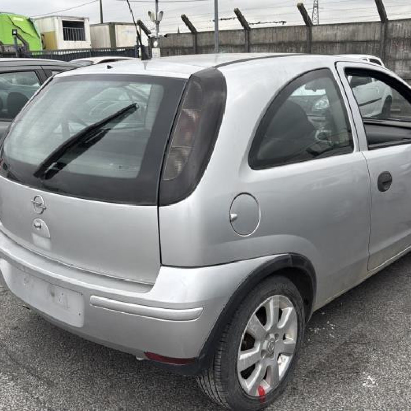 Pare choc arriere OPEL CORSA C Photo n°9