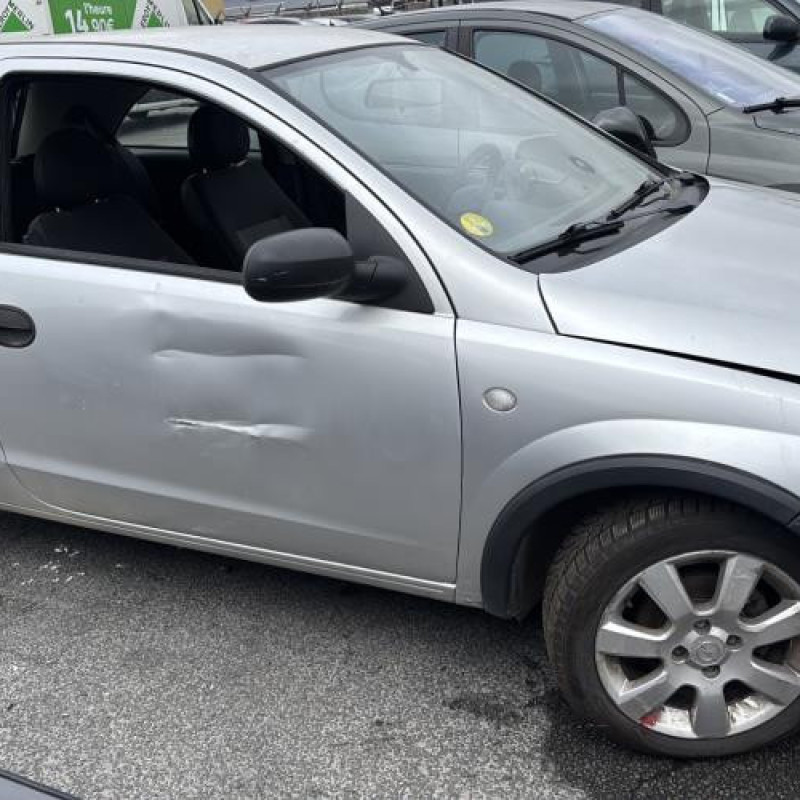 Pare choc arriere OPEL CORSA C Photo n°13