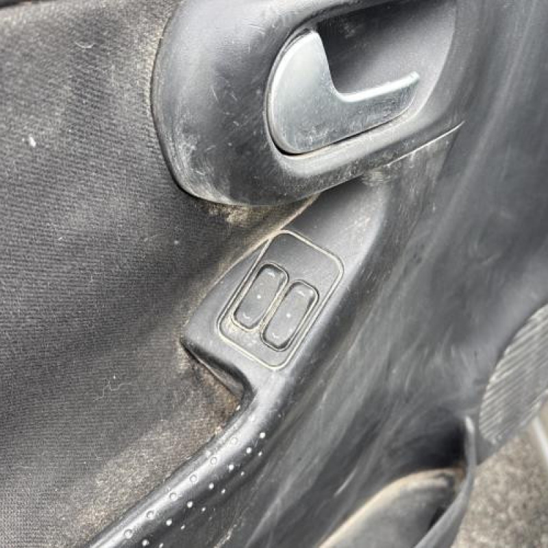 Pare choc arriere OPEL CORSA C Photo n°17