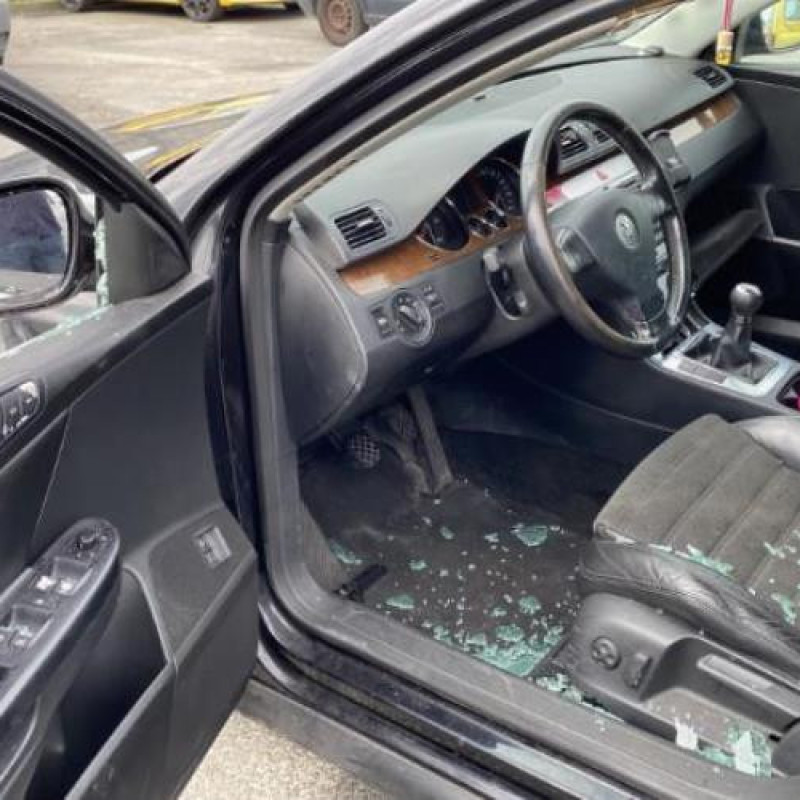 Feu arriere principal gauche (feux) VOLKSWAGEN PASSAT 5 Photo n°18