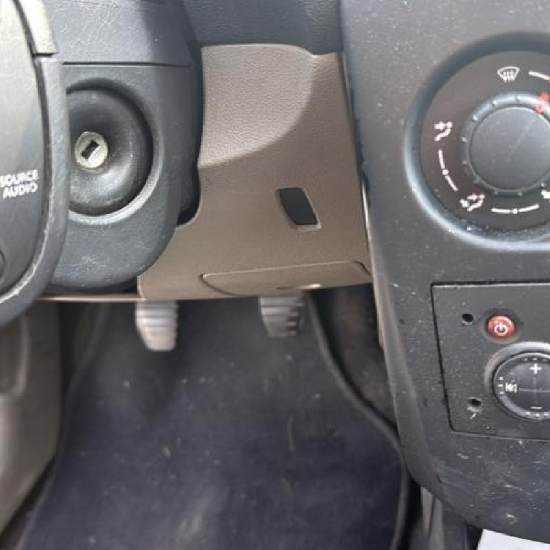 Feu arriere principal gauche (feux) RENAULT CLIO 3 Photo n°20