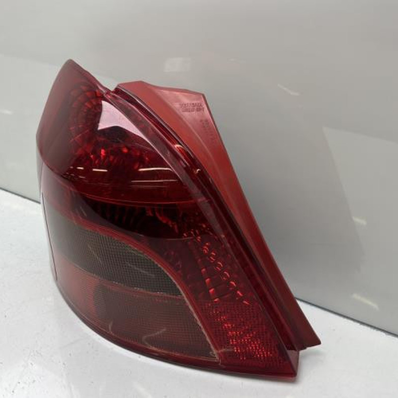 Feu arriere principal gauche (feux) TOYOTA YARIS 2 Photo n°3