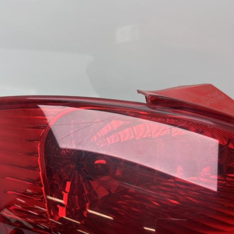 Feu arriere principal gauche (feux) TOYOTA YARIS 2 Photo n°4