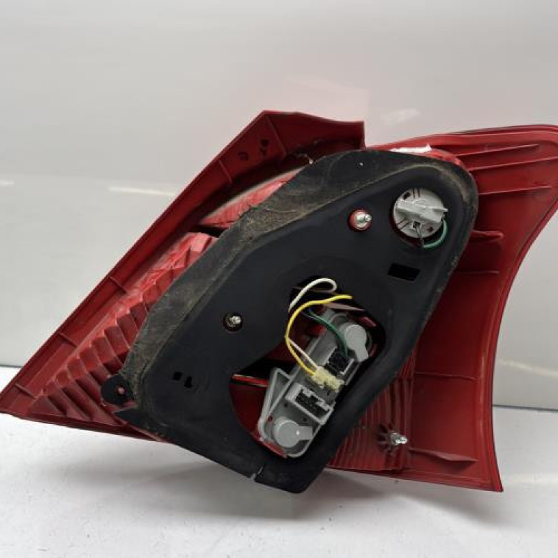 Feu arriere principal gauche (feux) TOYOTA YARIS 2 Photo n°6