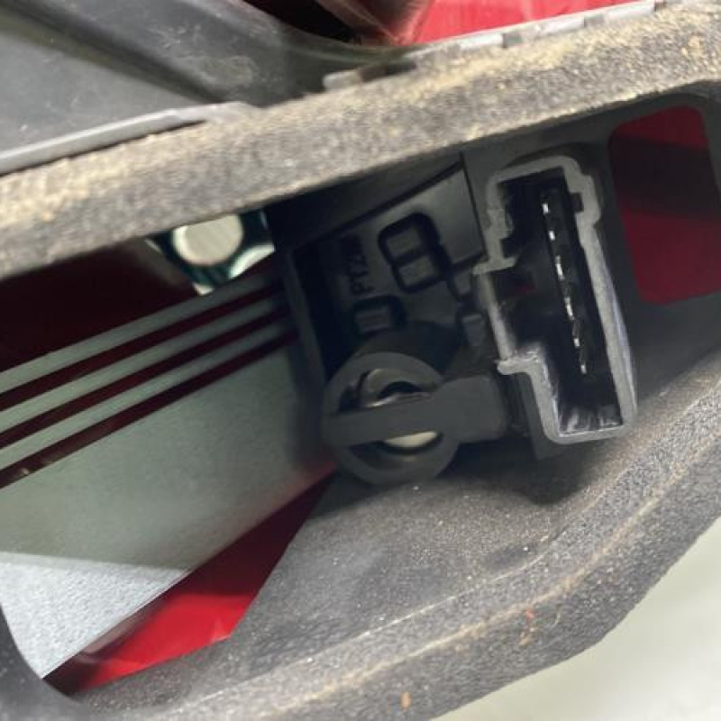 Feu arriere principal droit (feux) PEUGEOT 207 Photo n°3