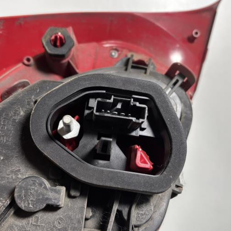 Feu arriere principal droit (feux) PEUGEOT 208 1 Photo n°3