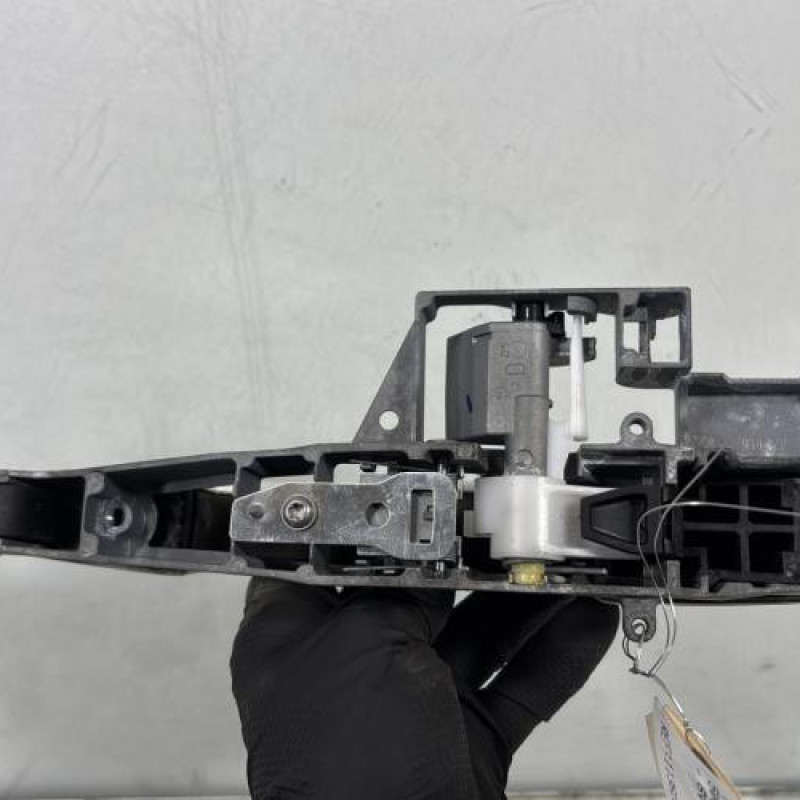 Poignee porte avant droit PEUGEOT 5008 1 Photo n°2