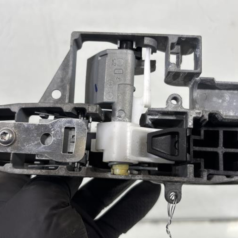 Poignee porte avant droit PEUGEOT 5008 1 Photo n°3