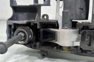 Poignee porte avant gauche PEUGEOT 5008 1