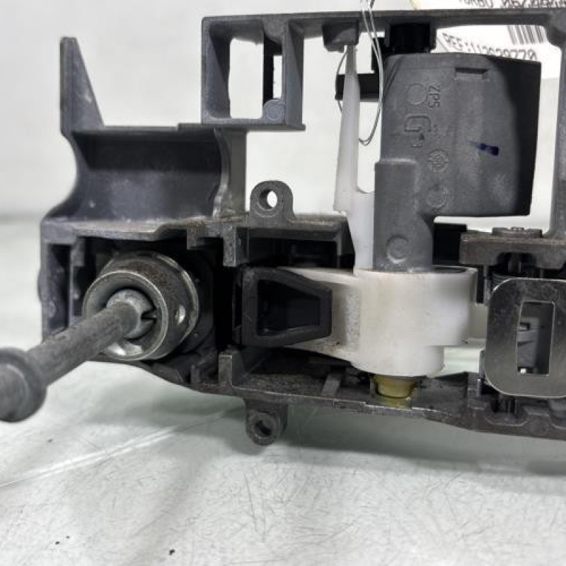 Poignee porte avant gauche PEUGEOT 5008 1 Photo n°3