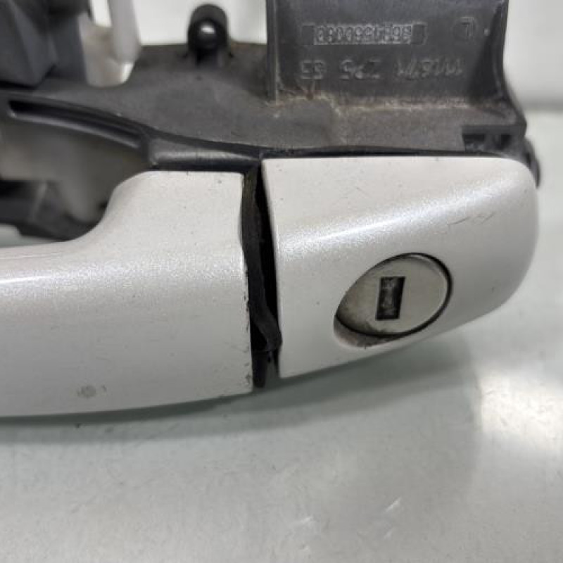 Poignee porte avant gauche PEUGEOT 5008 1 Photo n°5