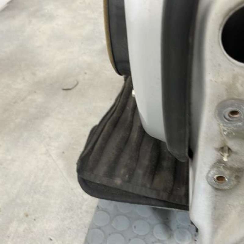 Porte avant gauche TOYOTA AVENSIS 3 Photo n°8