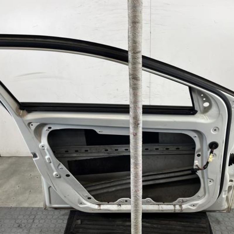 Porte avant gauche MERCEDES CLASSE A 176 Photo n°4