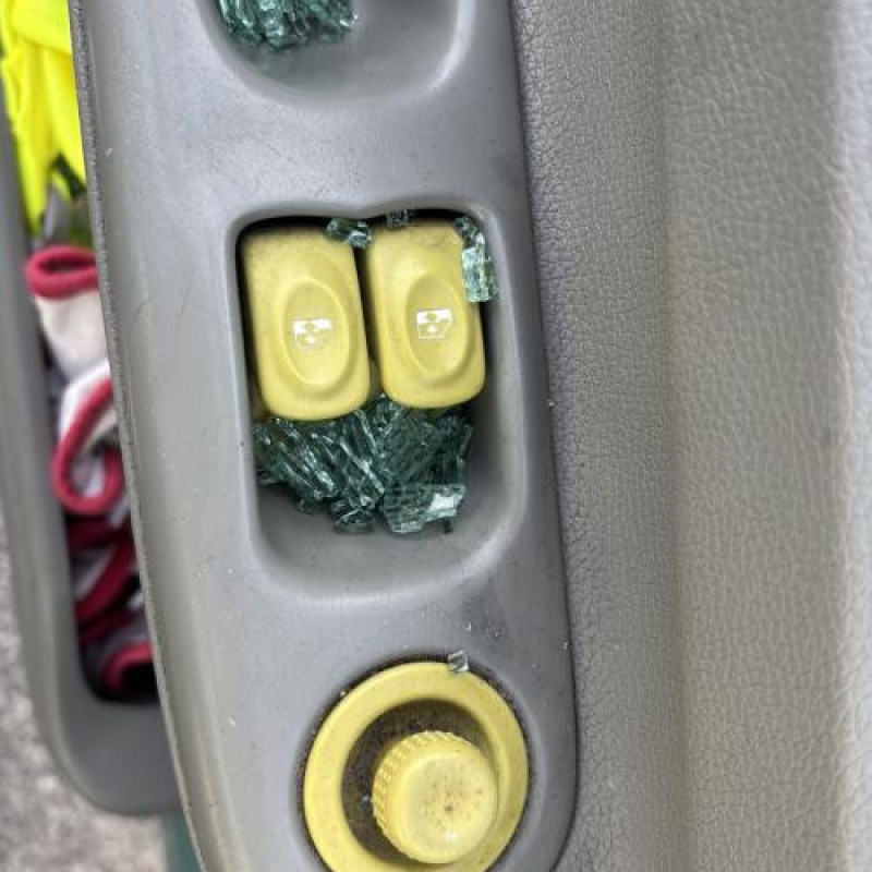Porte avant droit RENAULT TWINGO 1 Photo n°15