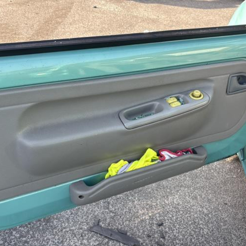 Porte avant gauche RENAULT TWINGO 1 Photo n°16