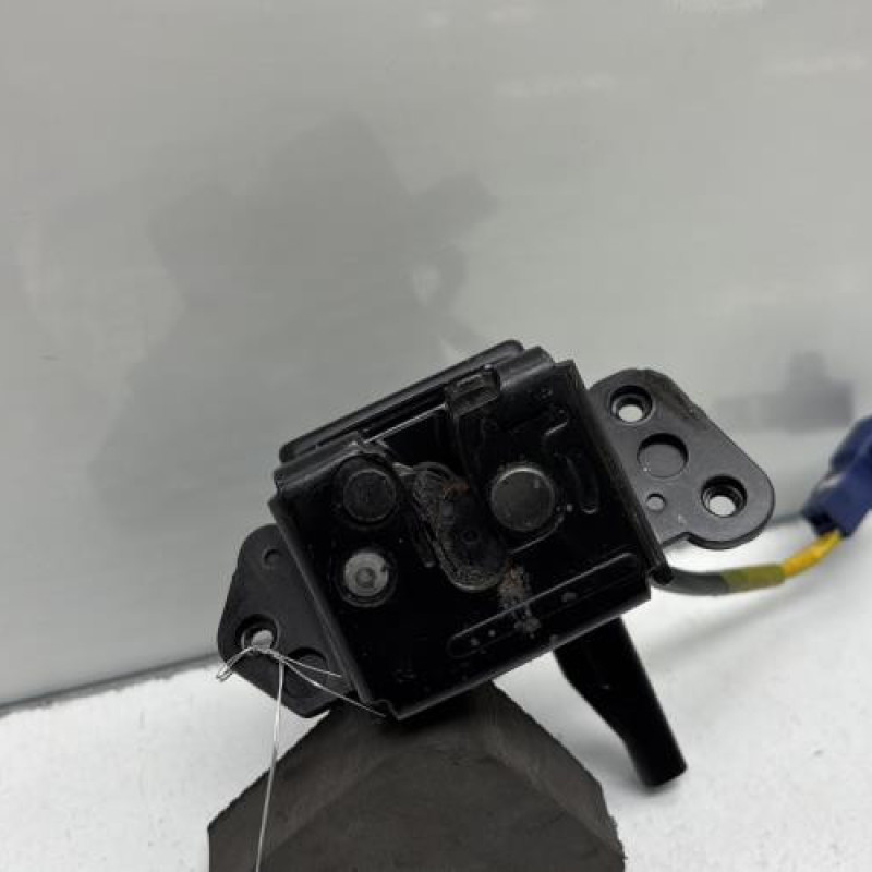 Serrure de coffre TOYOTA YARIS 2 Photo n°1