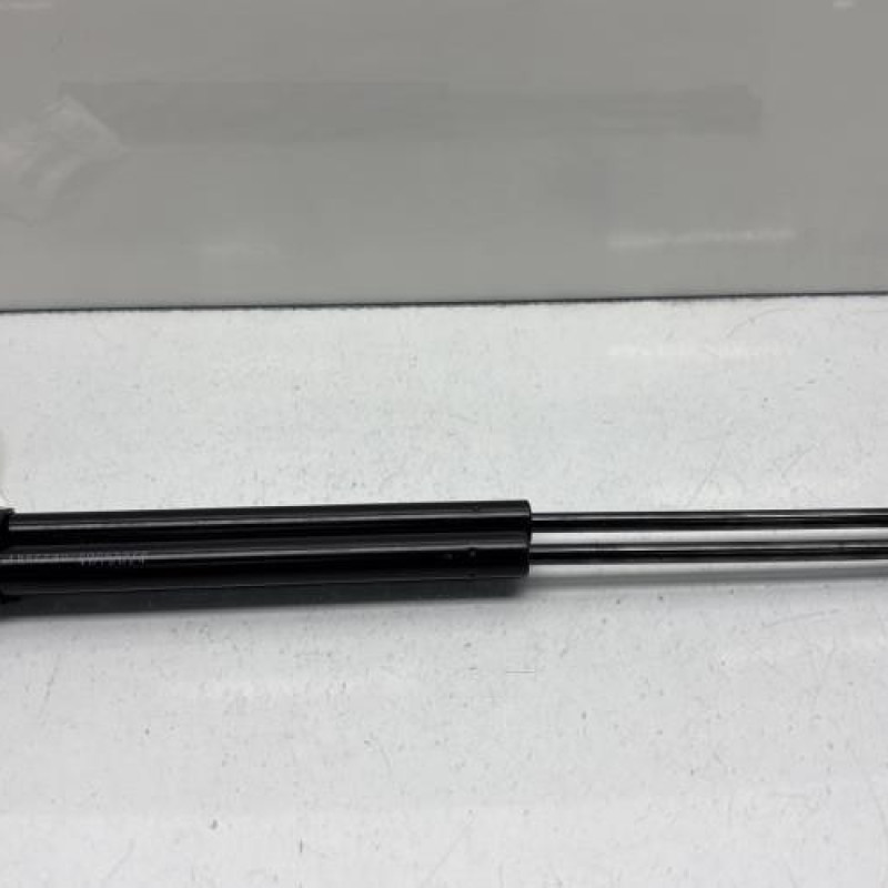 Verin de coffre TOYOTA YARIS 2 Photo n°1