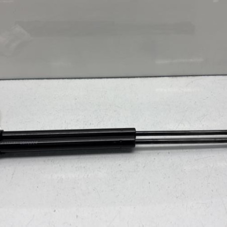 Verin de coffre TOYOTA YARIS 2 Photo n°1