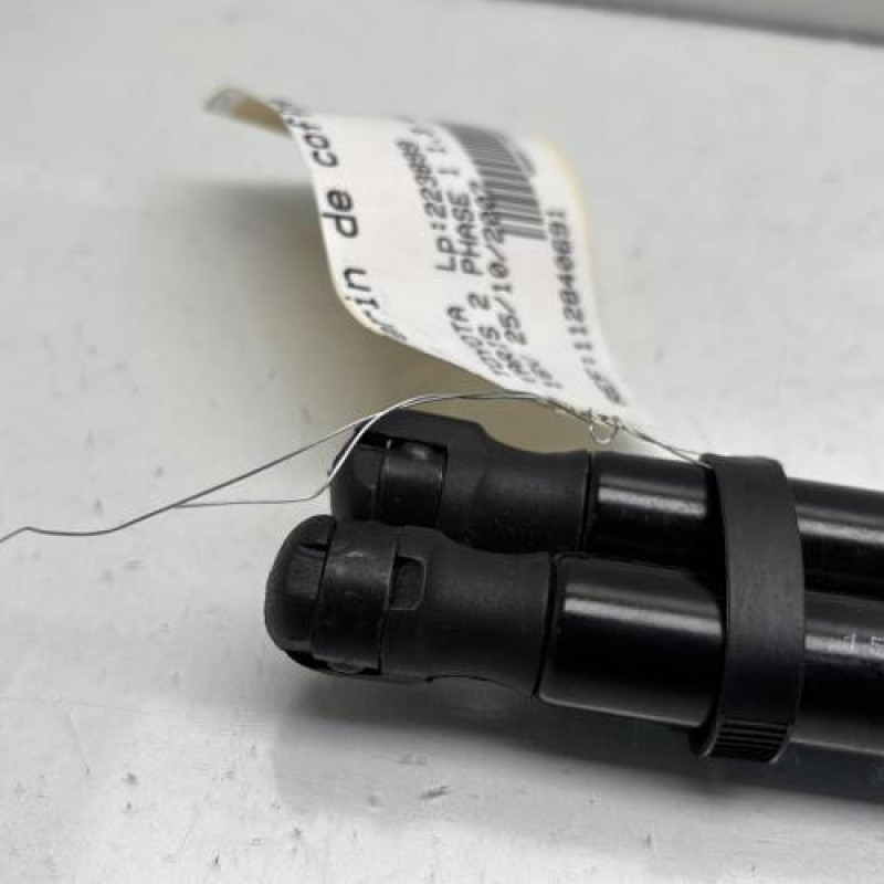 Verin de coffre TOYOTA YARIS 2 Photo n°2